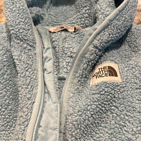 North face fuzzy jacket 3T - Picture 2 of 3